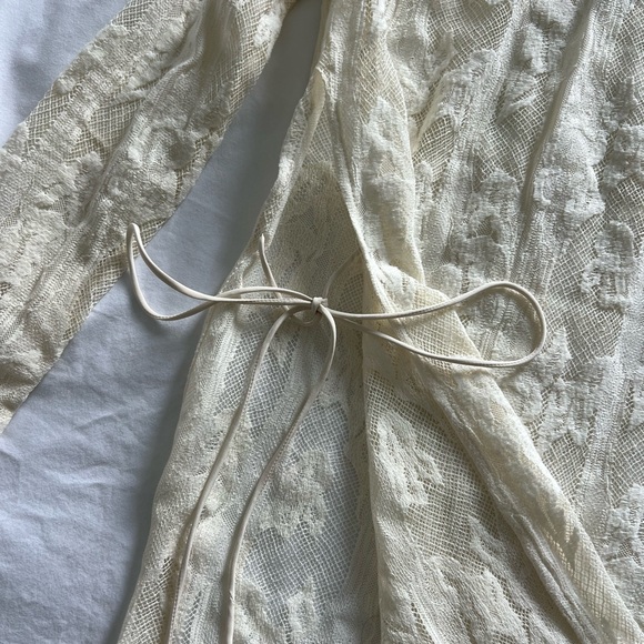 Elegant Cream Lace Long Sleeve Tunic - Picture 8 of 11